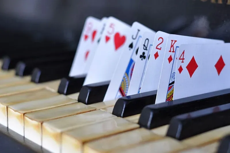 Burraco in 5: le regole del gioco